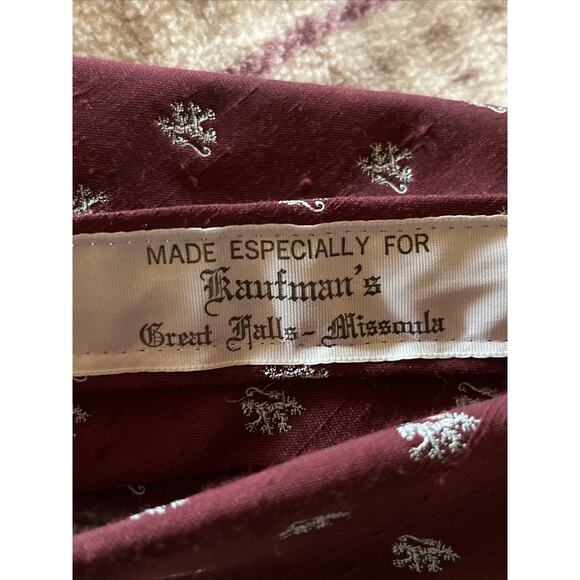 Briar Pride of England Maroon Silver Lion Crest Tie - Picture 3 of 7